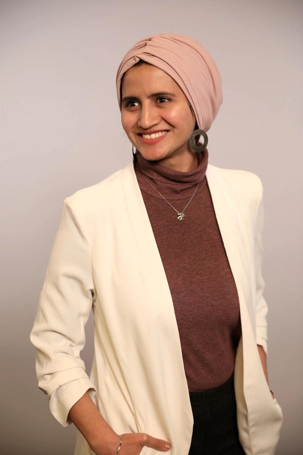 Portrait of Fifaa, a certified doula and dietitian providing pregnancy and postpartum support with a holistic wellness approach.